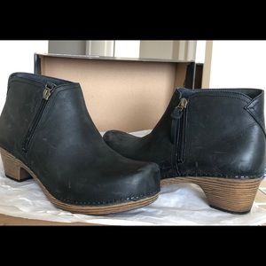 Dansko Maria Black size 39 great condition!